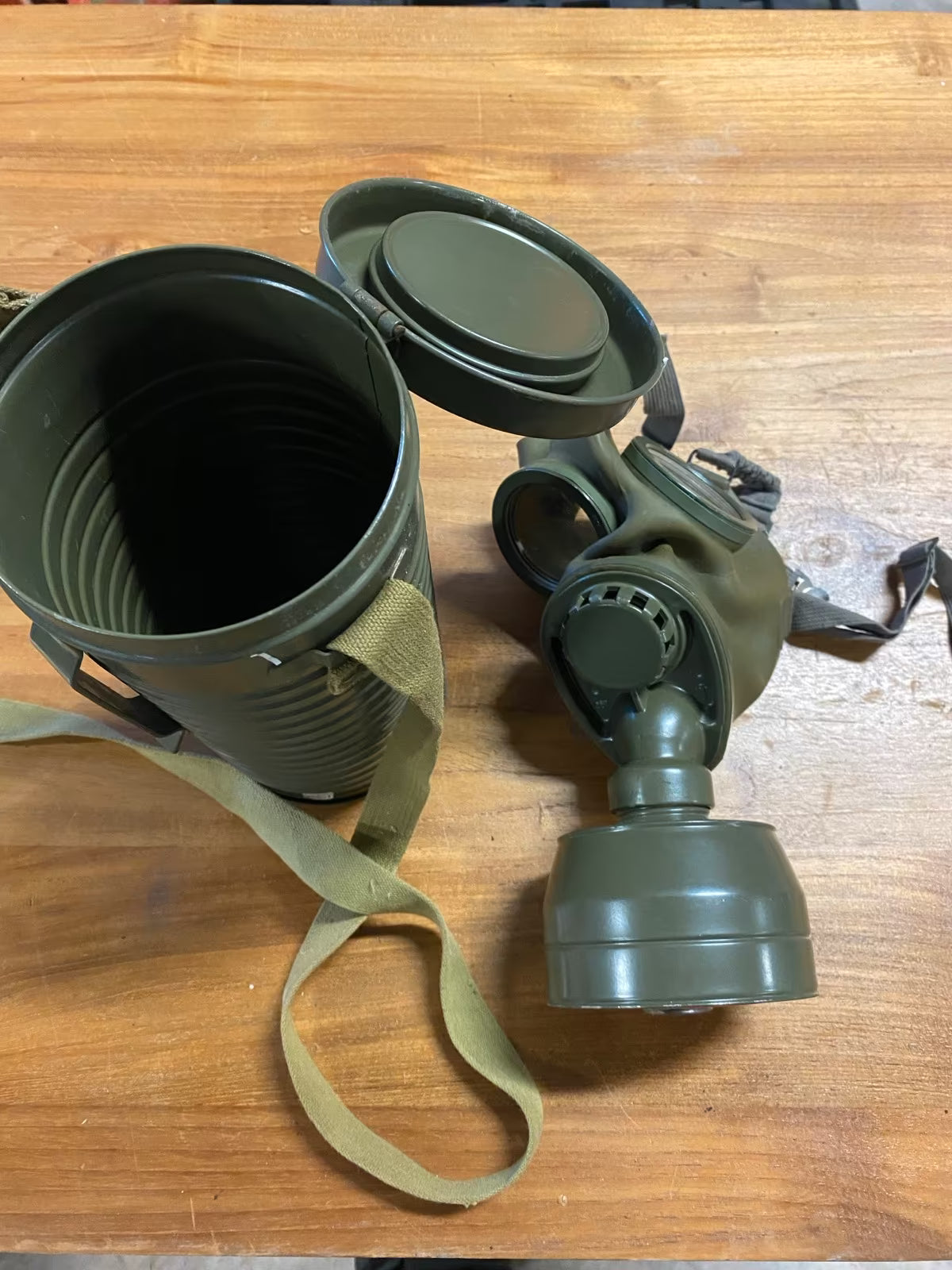 ABC Schutzmaske mit Behälter NOS Gasmaske Militär