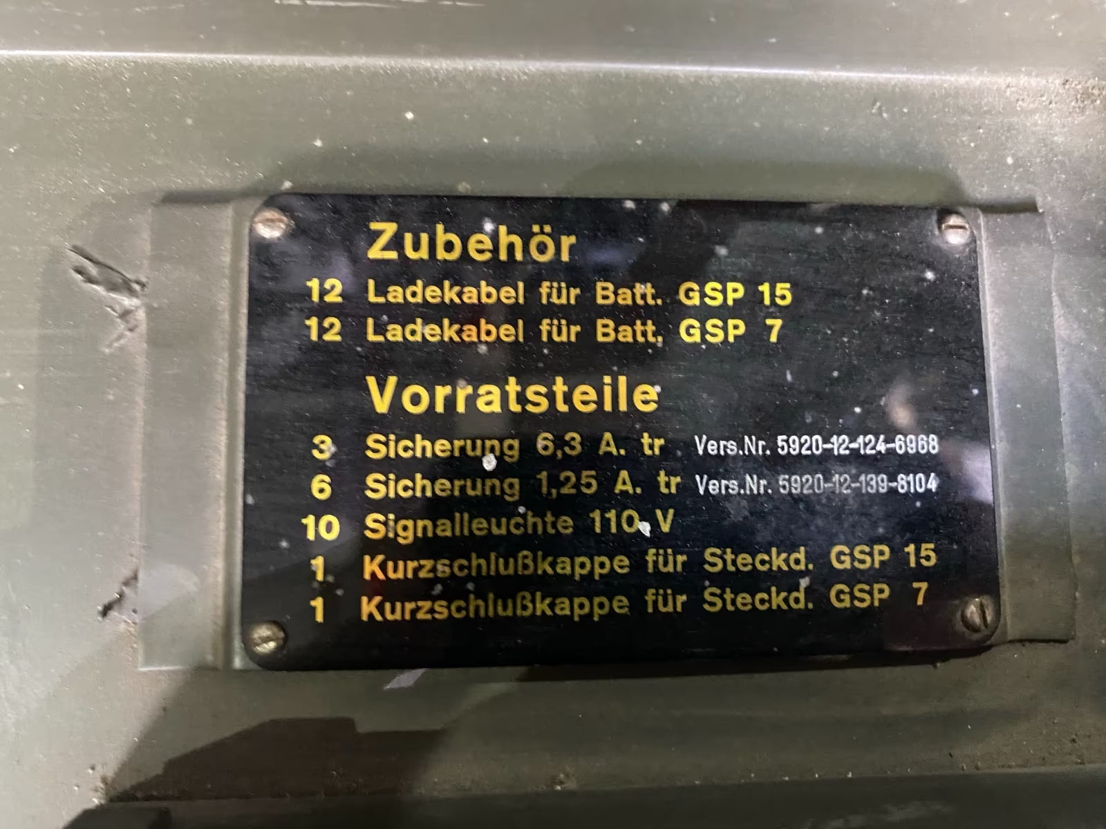Ladegerät Bundeswehr Benning Bochold 1971 Batterien