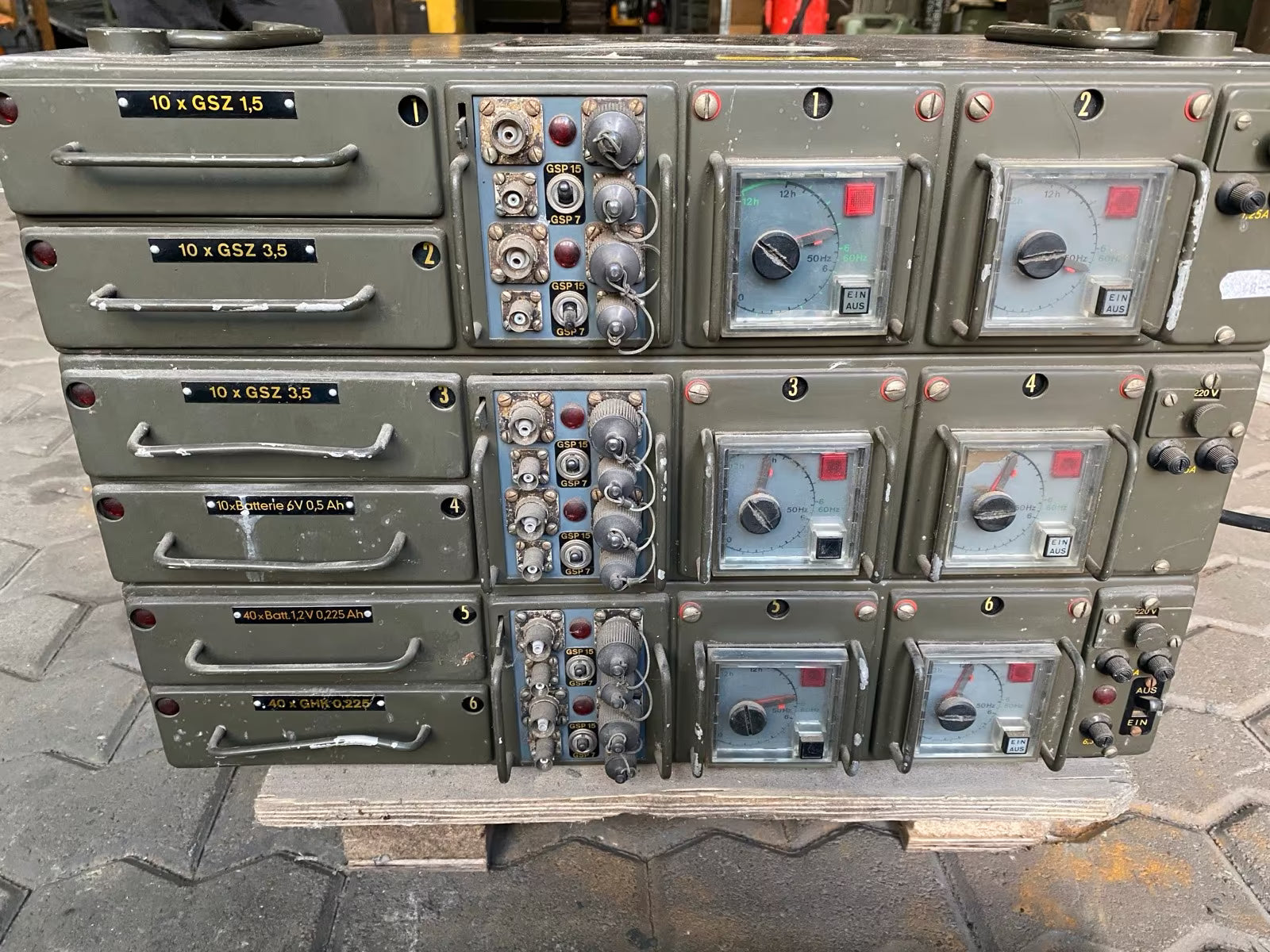 Ladegerät Bundeswehr Benning Bochold 1971 Batterien