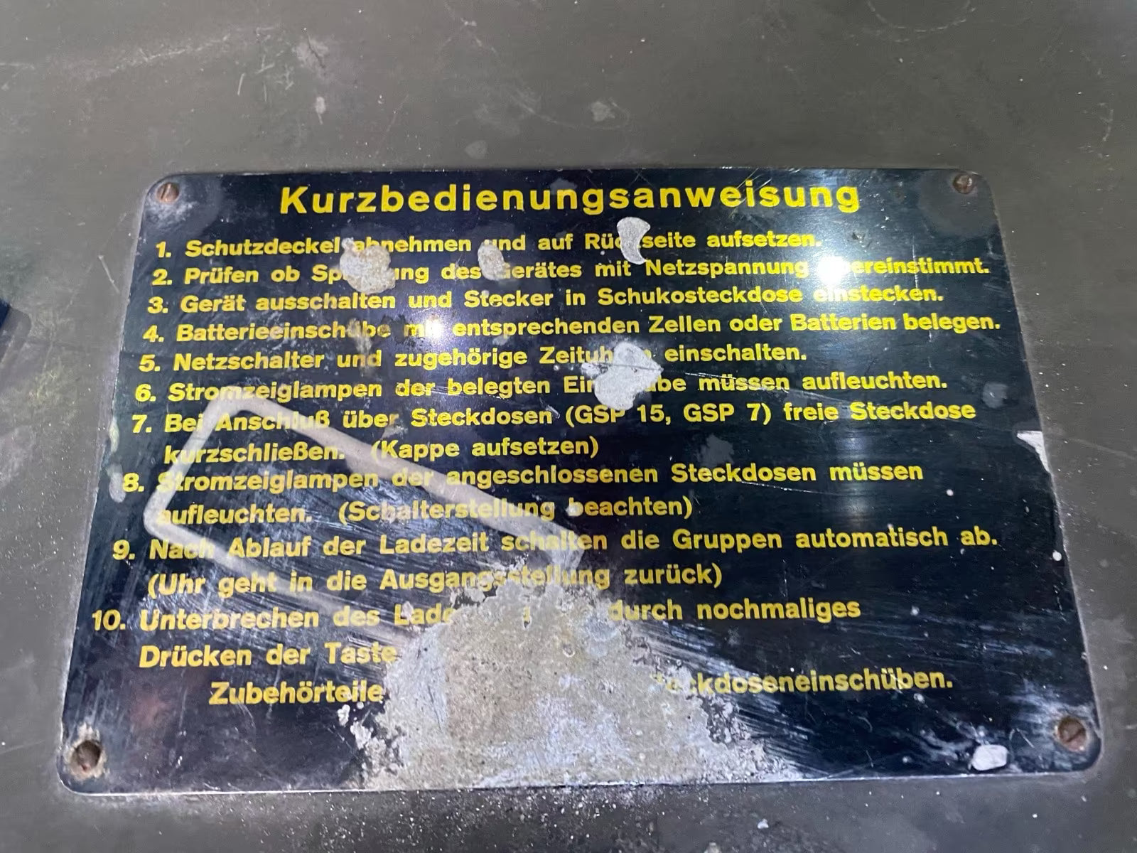 Ladegerät Bundeswehr Benning Bochold 1971 Batterien