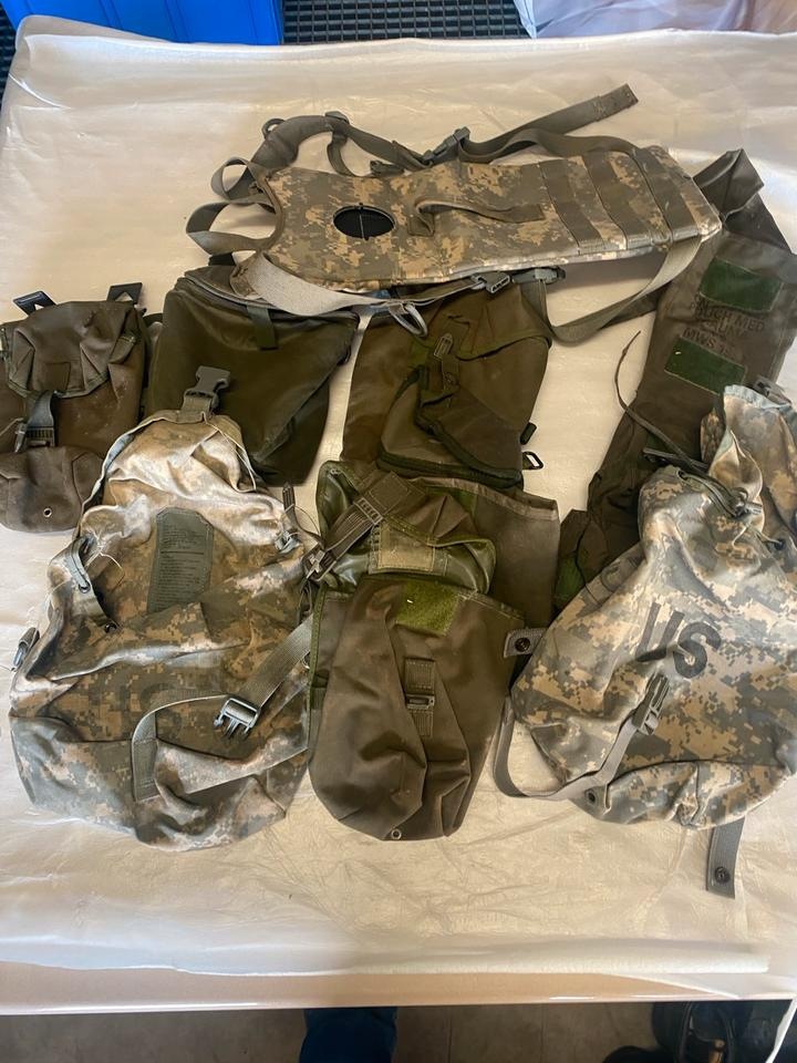 Taschen Konvolut. US Army, Britisch, Holländisch