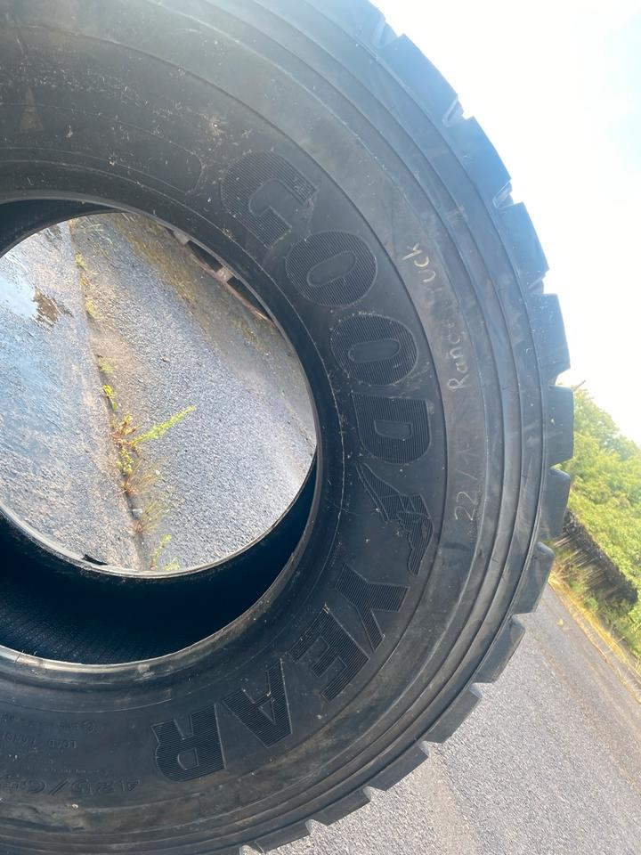 Dumper Reifen Good Year 425/65 R22,5 NOS Militär US Army
