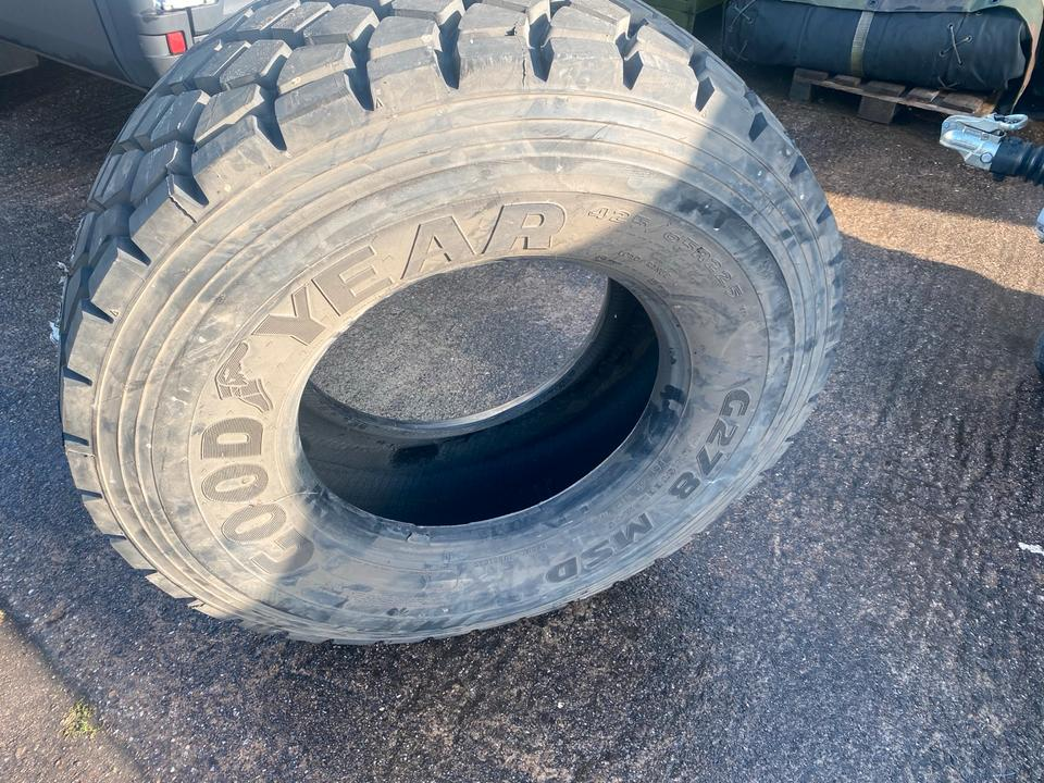 Dumper Reifen Good Year 425/65 R22,5 NOS Militär US Army